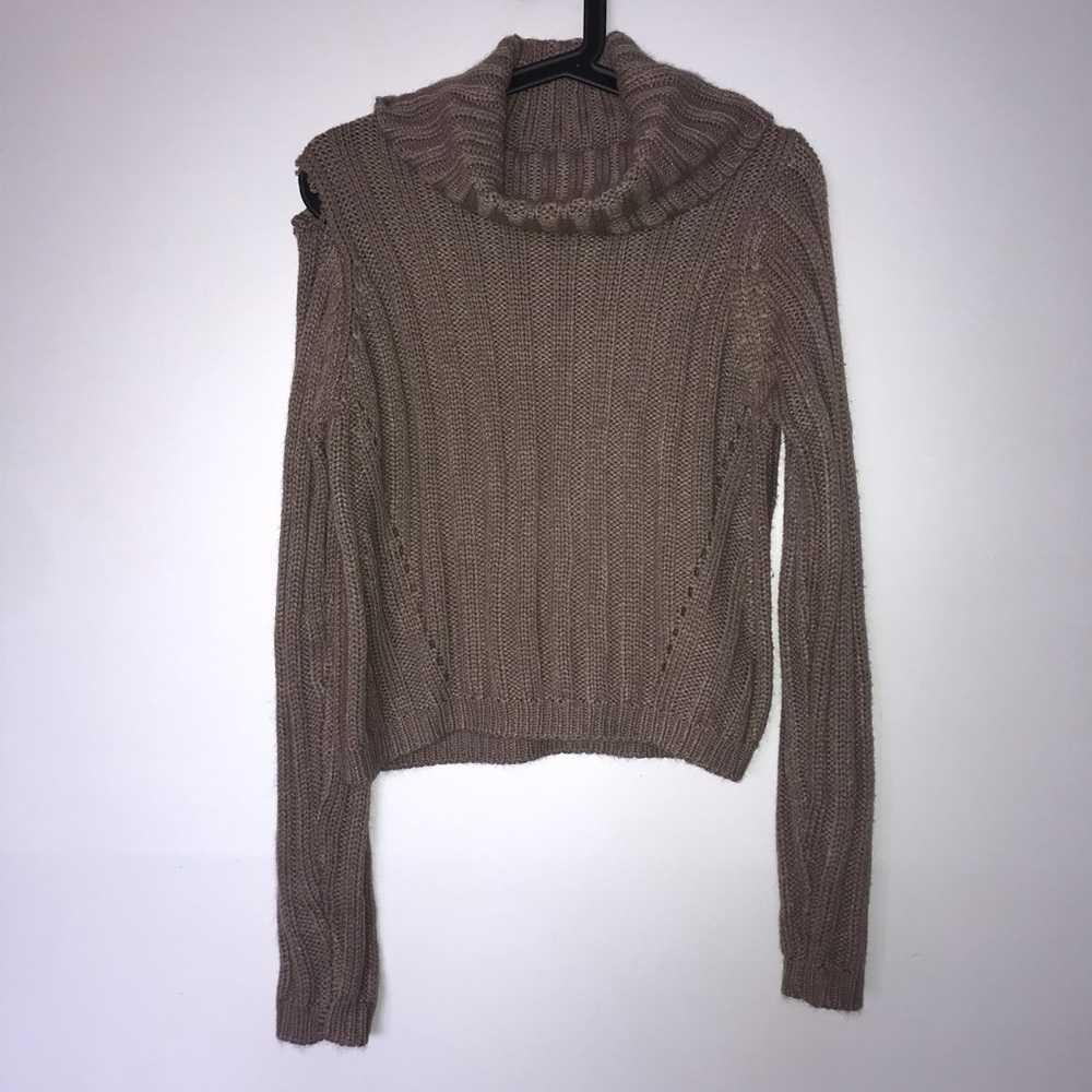🧷 Brown Sweater